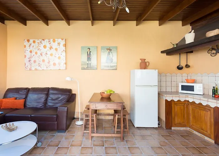 Tile بيت للعطل